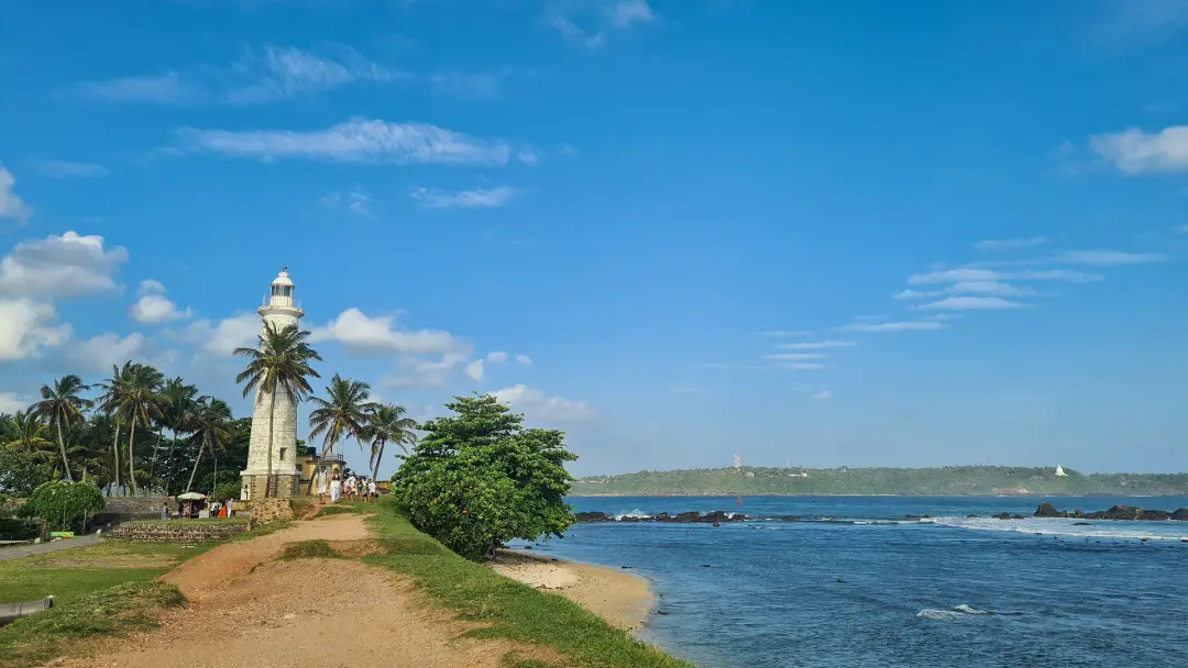 Détail du phare historique et des bastions du Fort de Galle lors d'une excursion culturelle.