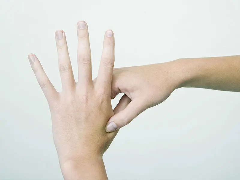 Do in, pression sur méridien gros intestin