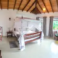 Suite Jasmin, chambre lumineuse et parfumée aux tons doux, inspirée par la fleur nationale du Sri Lanka.