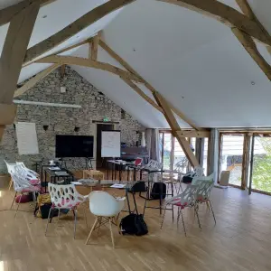 Kenzen Shiatsu & Yoga | Cours, séjours et retraites de Yoga, Shiatsu, Do in et relaxation - salle aqueduc